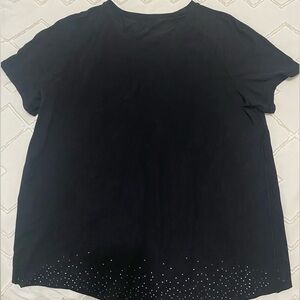 black lululemon shirt